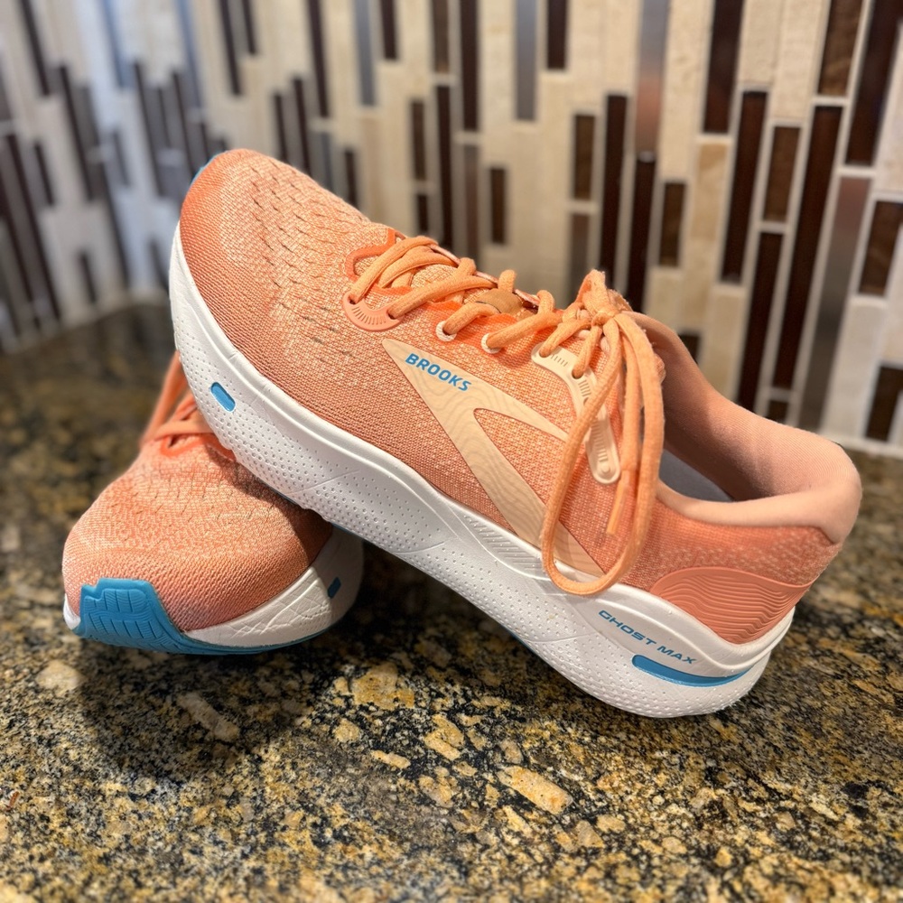 Brooks Ghost Max Shoes Women's 8.5 Coral Running Walking Gym Trainers Sneakers